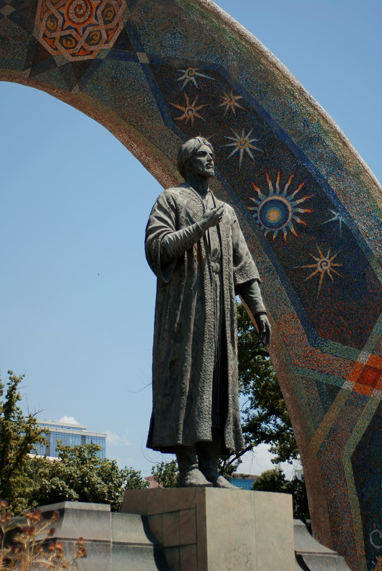 Памятник Рудаки в Душанбе